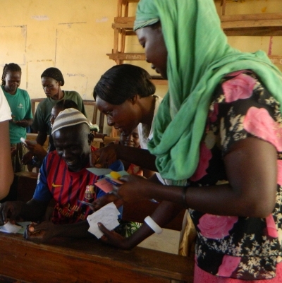 2012 - la conception du système communautaire devise Bangla-Pesa avec les entreprises locales.